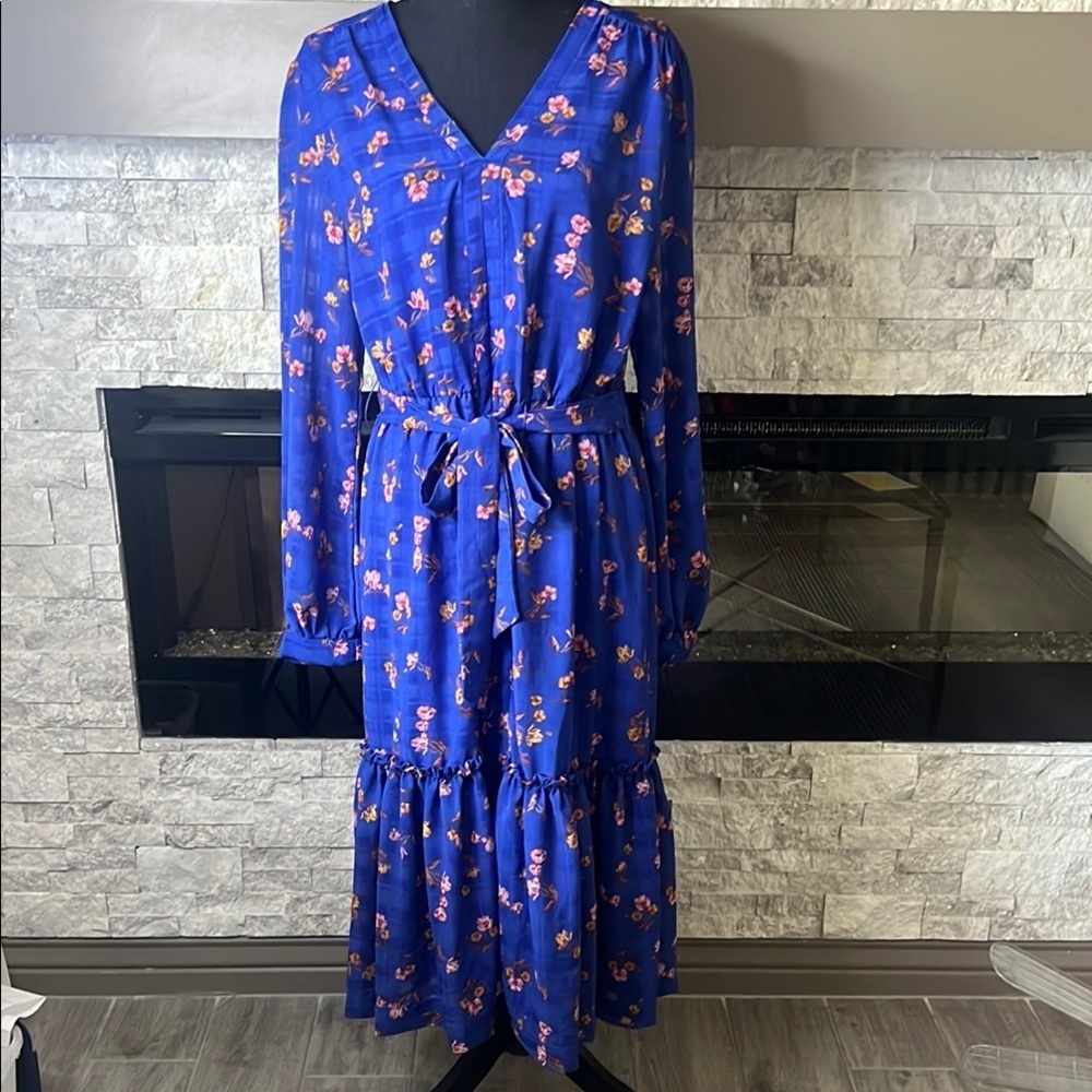 Draper James Blue floral v neckline tiered ruffled hem size Large